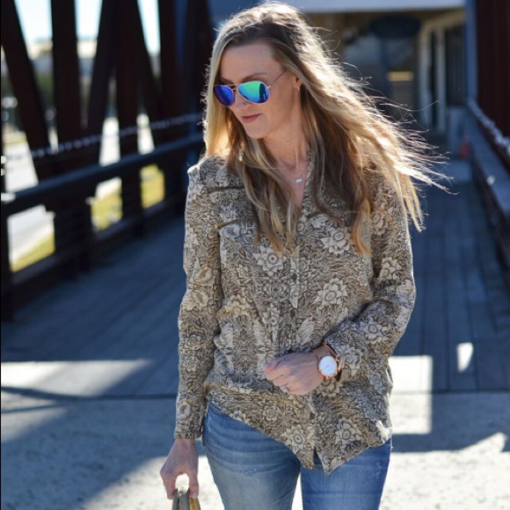 Sun & Shadow size XS Brown Button Down Top